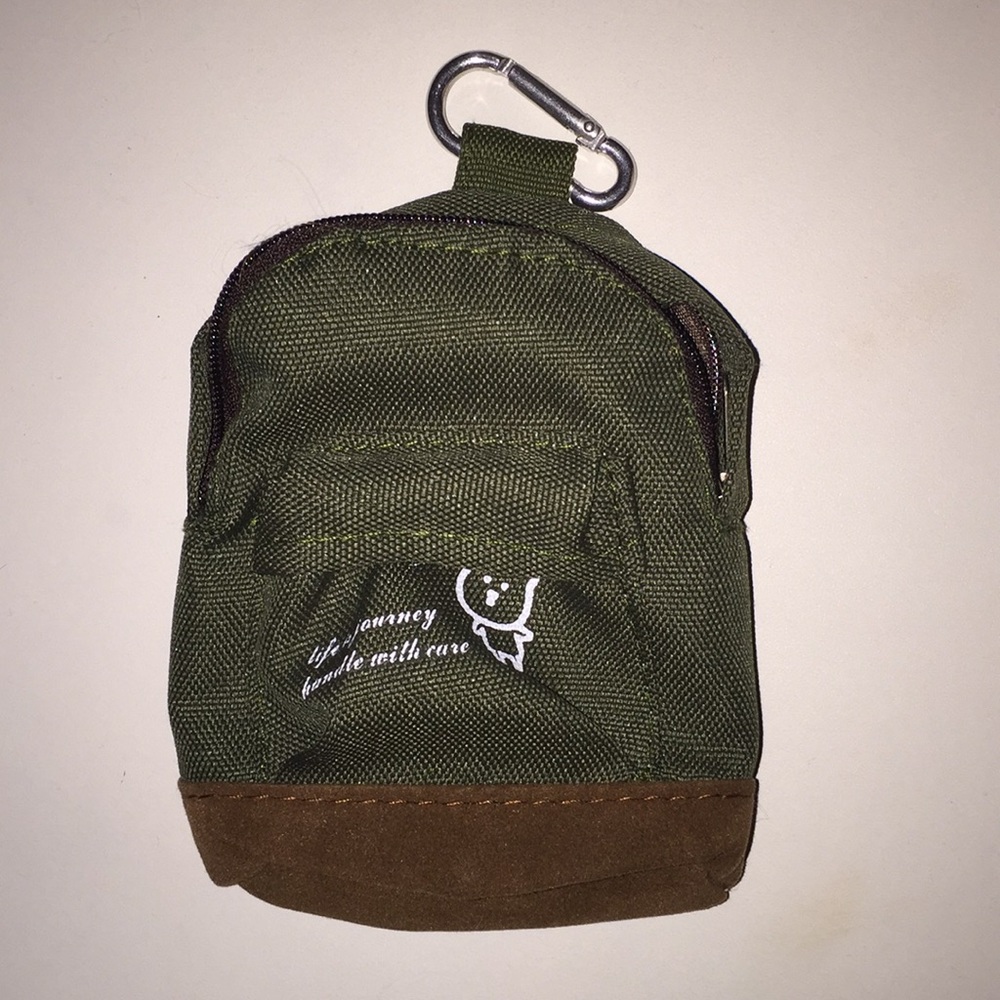 mini backpack keychain 💚